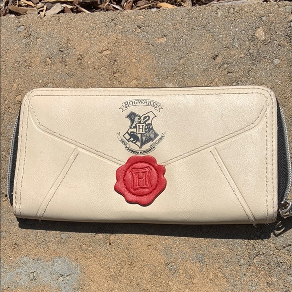 Harry Potter Wallet - Picture 1 of 7